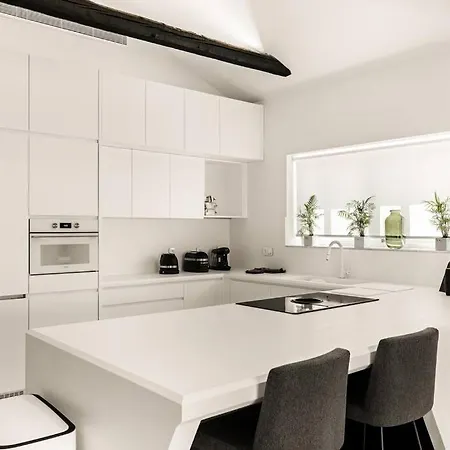 Apartment Dark Horizon